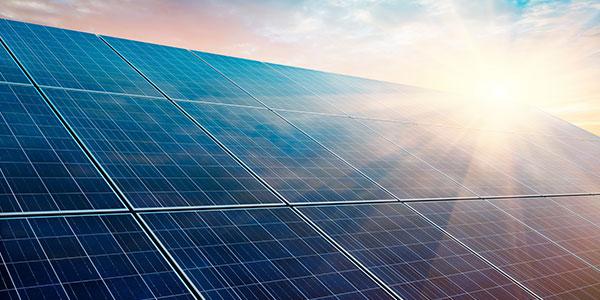 Photovoltaikproduktion | © stock.adobe.com - peterschreiber.media